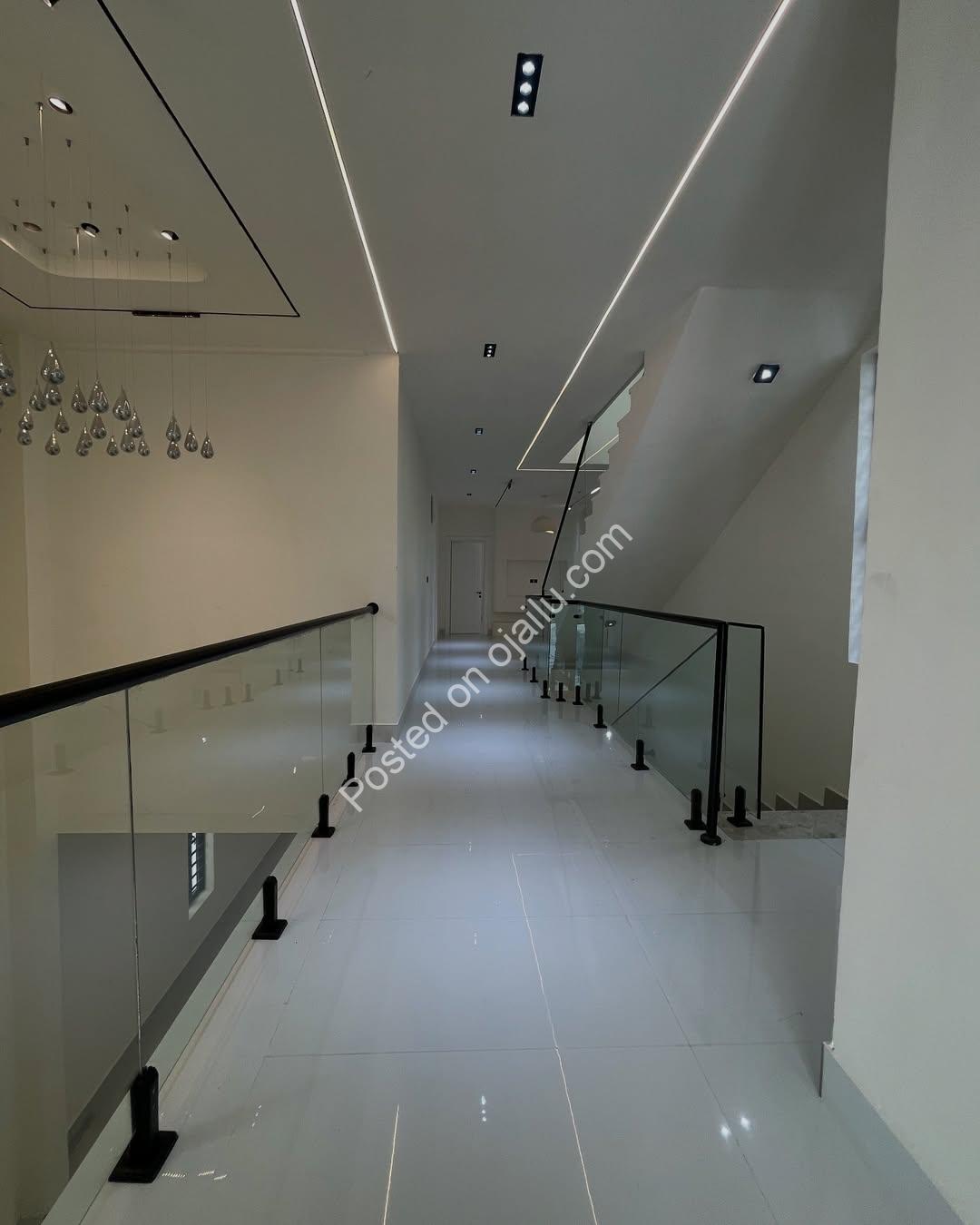 Private Cinema, Pool & Rooftop Terrace Await