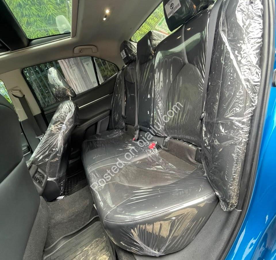 2019 Toyota Camry XSE: Panoramic Roof, Luxury Deals Await!