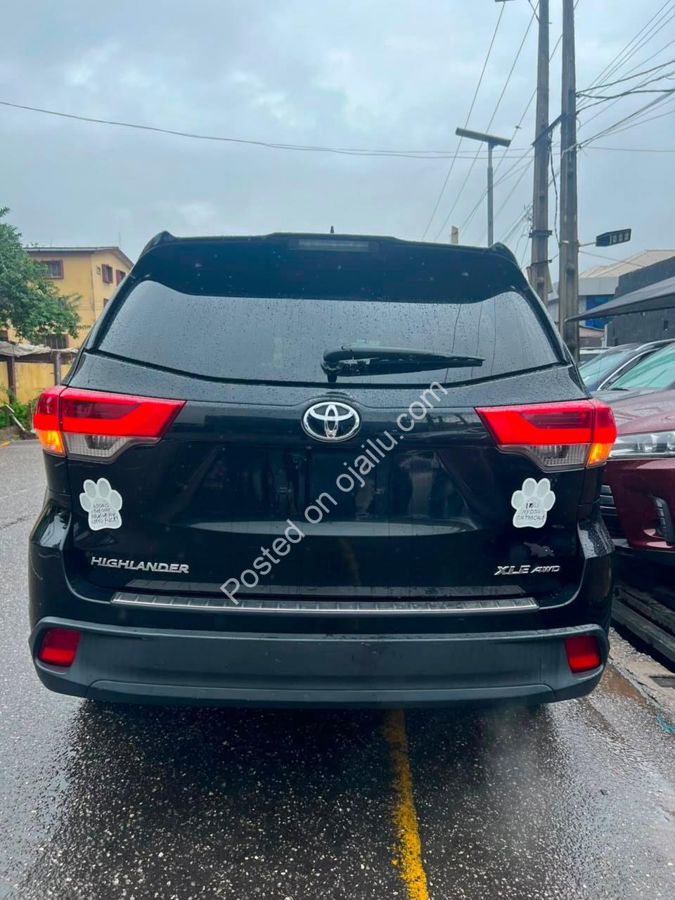 2017 Highlander XLE: Premium Safety & Style, Accident-Free!