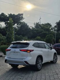Pride Yourself: 2021 Toyota Highlander Platinum