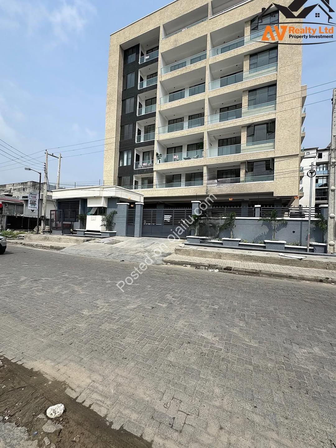 Newly Built Ikate Lekki Gem with Pool & Gym  ‍♂️