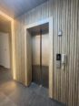 2BR Serviced Oasis: Pool, Gym & Elevator!