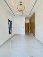 2BR Serviced Oasis: Pool, Gym & Elevator!