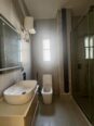 2BR Serviced Oasis: Pool, Gym & Elevator!
