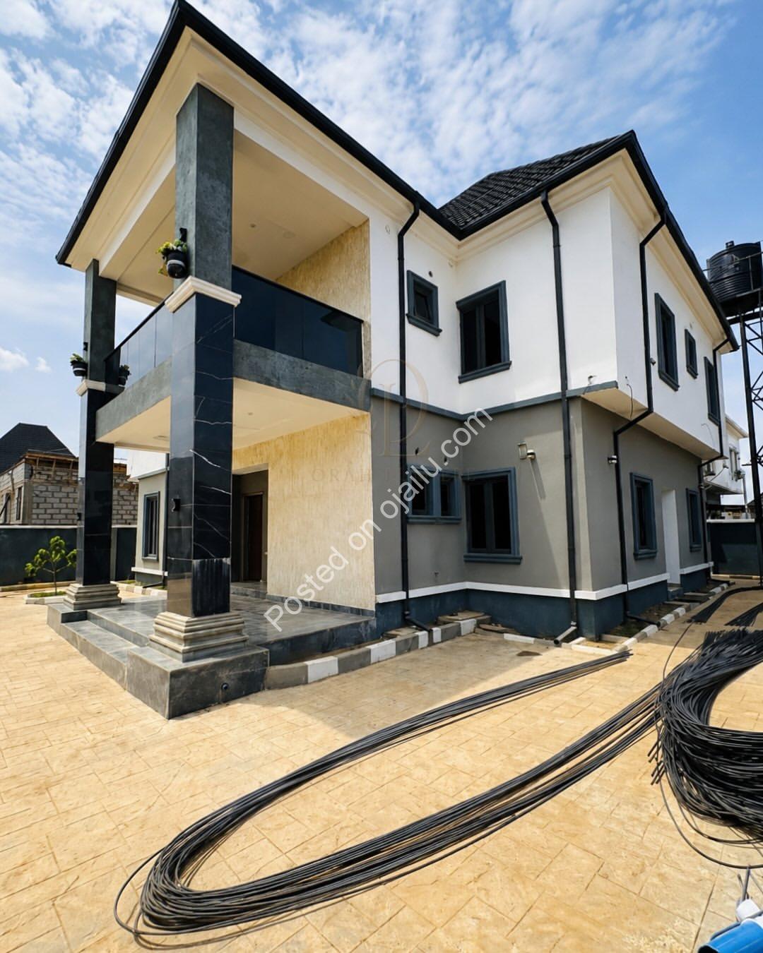5-Bed Duplex in Lifecamp: Space & Elegance Await