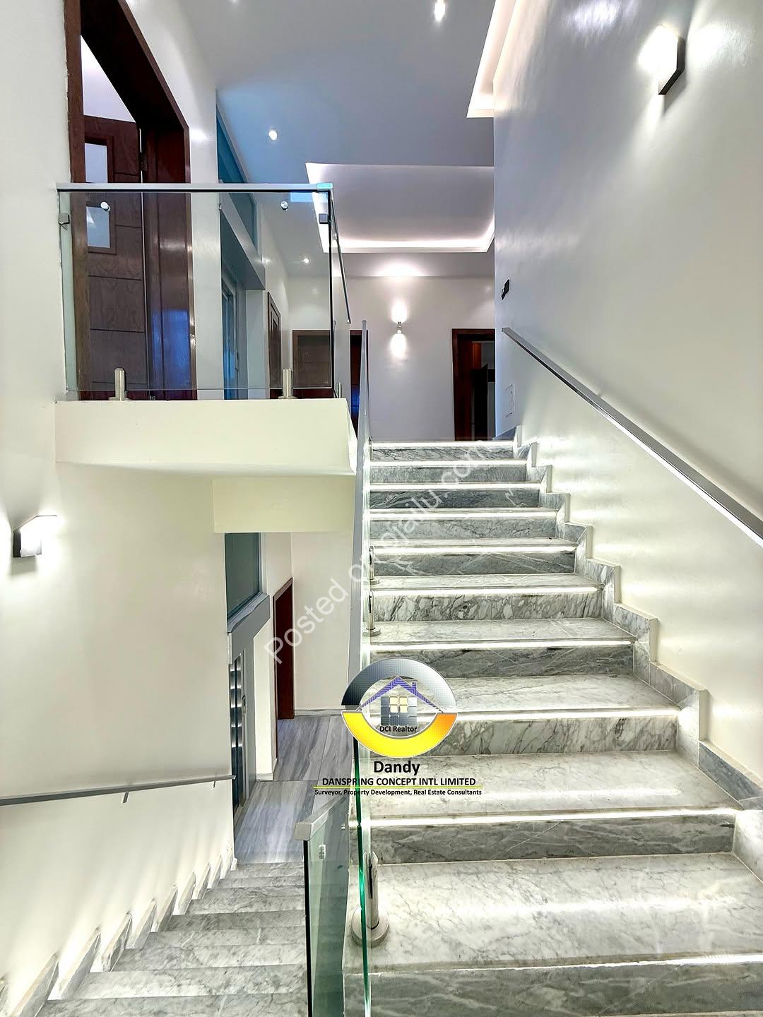 Ikoyi Thrill: 5-Bed with Indoor Pool & Cinema