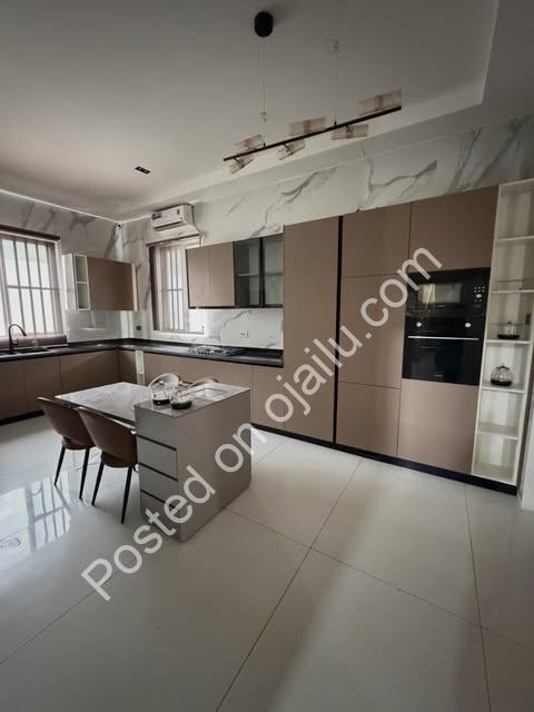 Smart 5BR Smart Duplex: Exclusive Living in Guzape