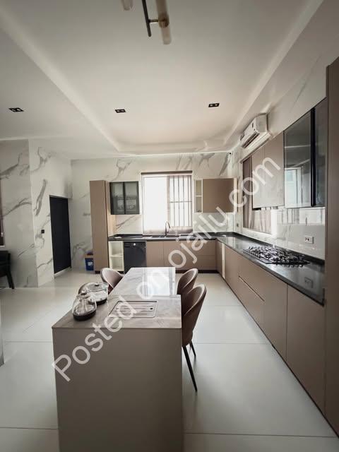 Smart 5BR Smart Duplex: Exclusive Living in Guzape