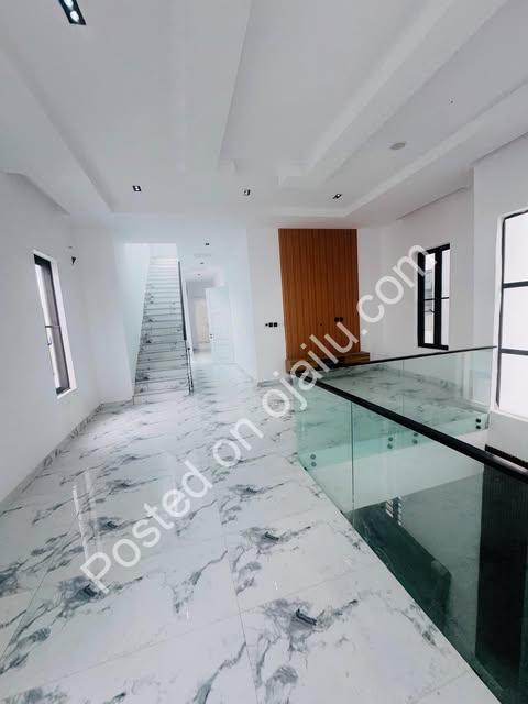 Dive into Luxury: 6-Bed Home with Cinema & Pool