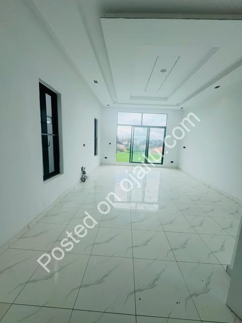 Dive into Luxury: 6-Bed Home with Cinema & Pool