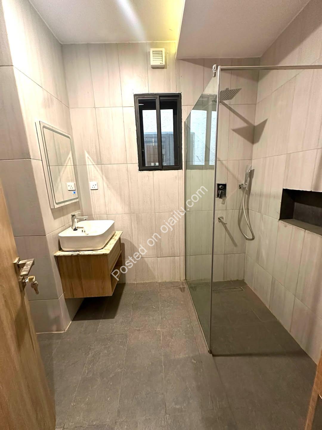 Elegant 4-Bed Duplex with Pool in Lifecamp