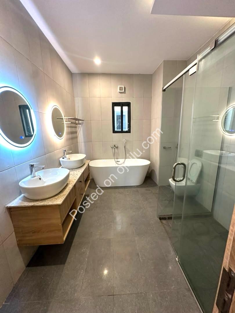 Elegant 4-Bed Duplex with Pool in Lifecamp