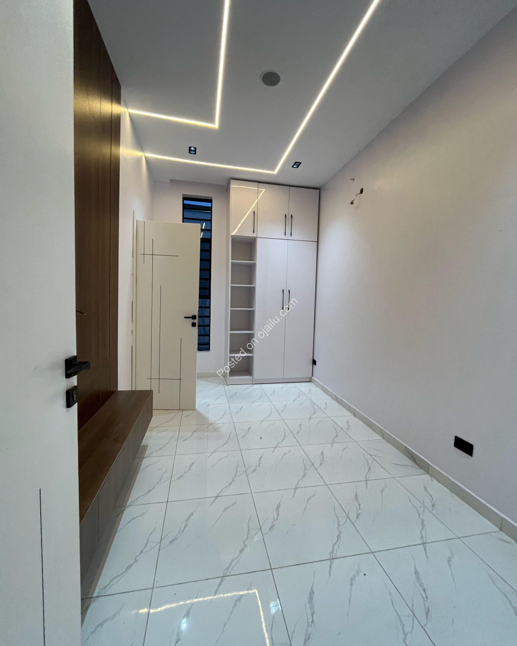 Ikota’s 5-Bedroom Palace: Pool + Gym + BQ Included