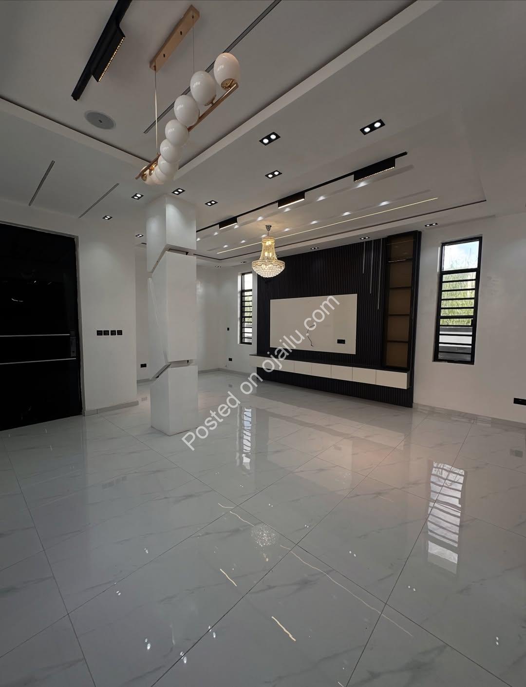 Your private cinema & pool oasis in Ajah