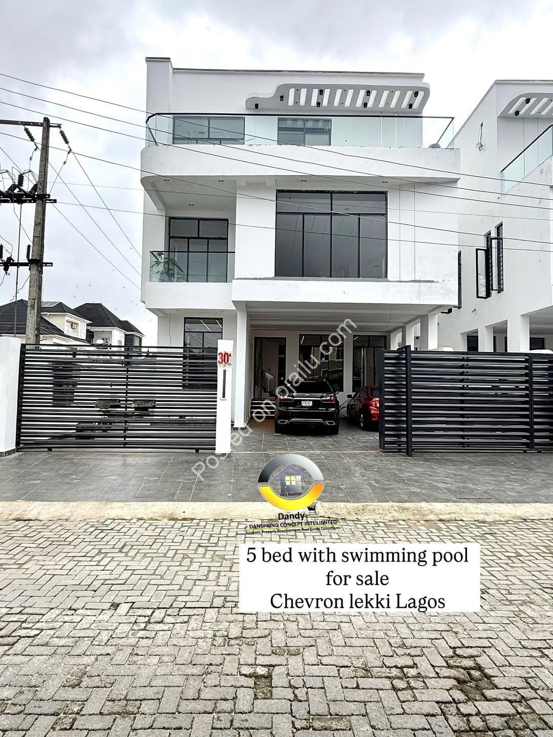 5-Bed Duplex with Pool & Rooftop in Chevron