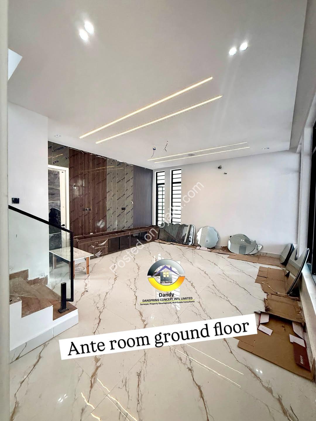 5-Bed Duplex with Pool & Rooftop in Chevron
