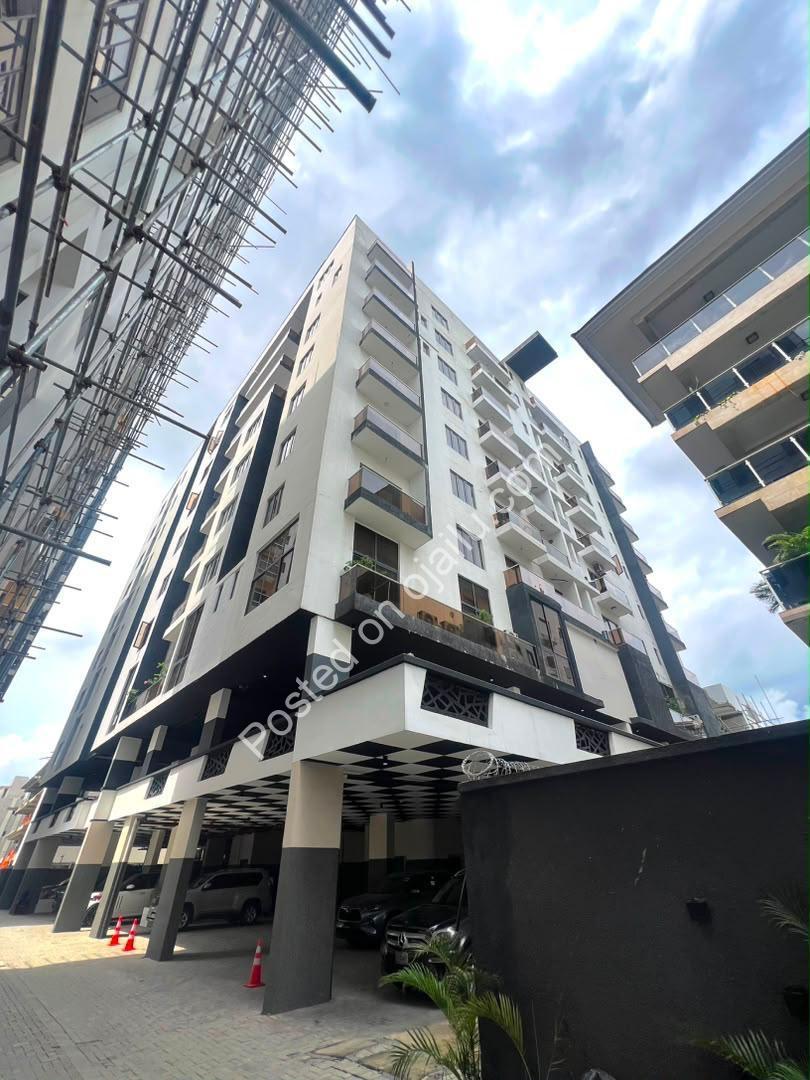 Ikoyi 8th-Floor Stunner: Pool, Gym & C of O