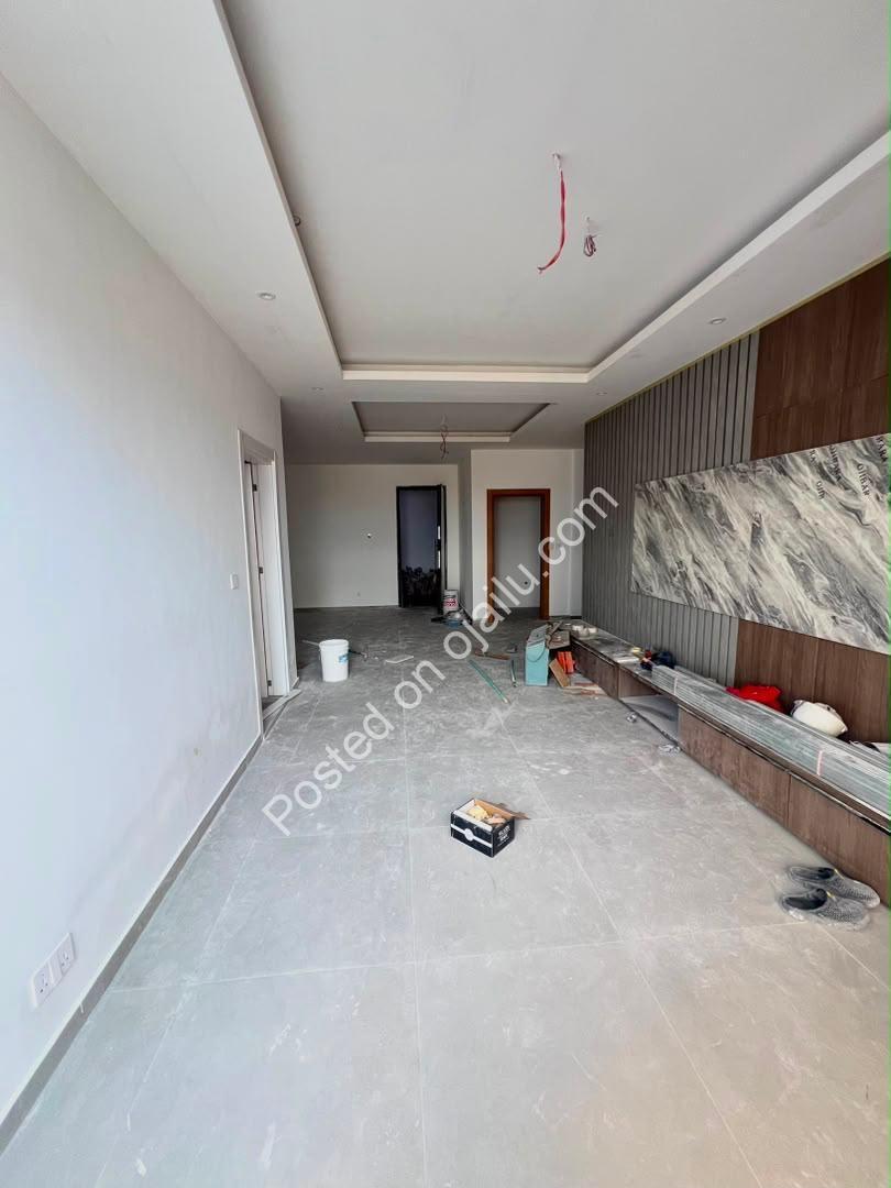 Ikoyi 8th-Floor Stunner: Pool, Gym & C of O