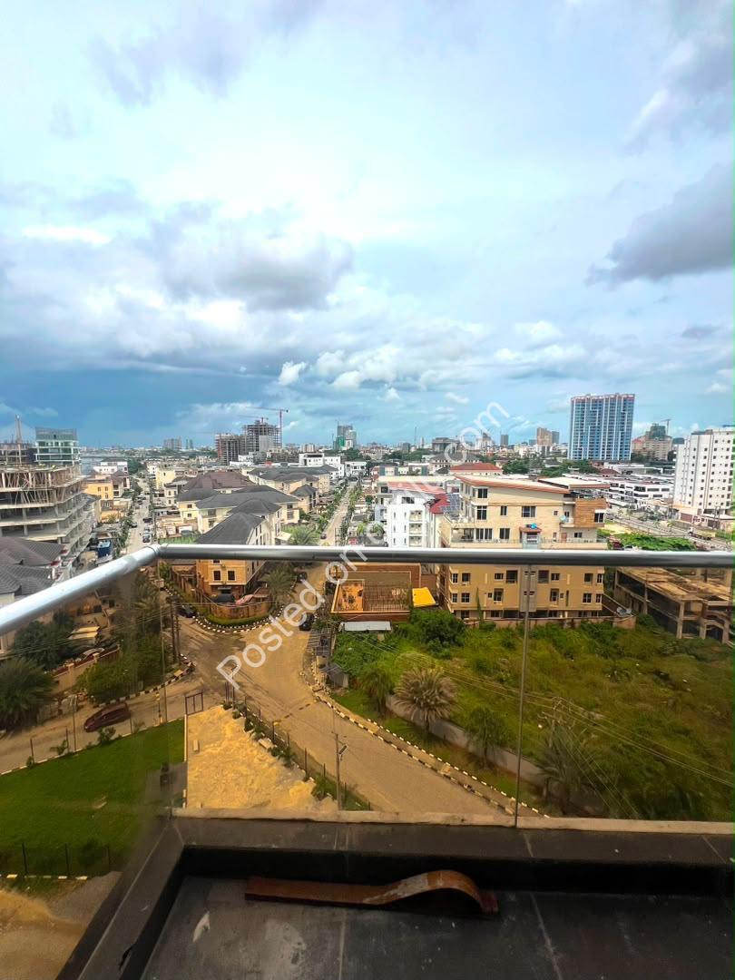 Ikoyi 8th-Floor Stunner: Pool, Gym & C of O