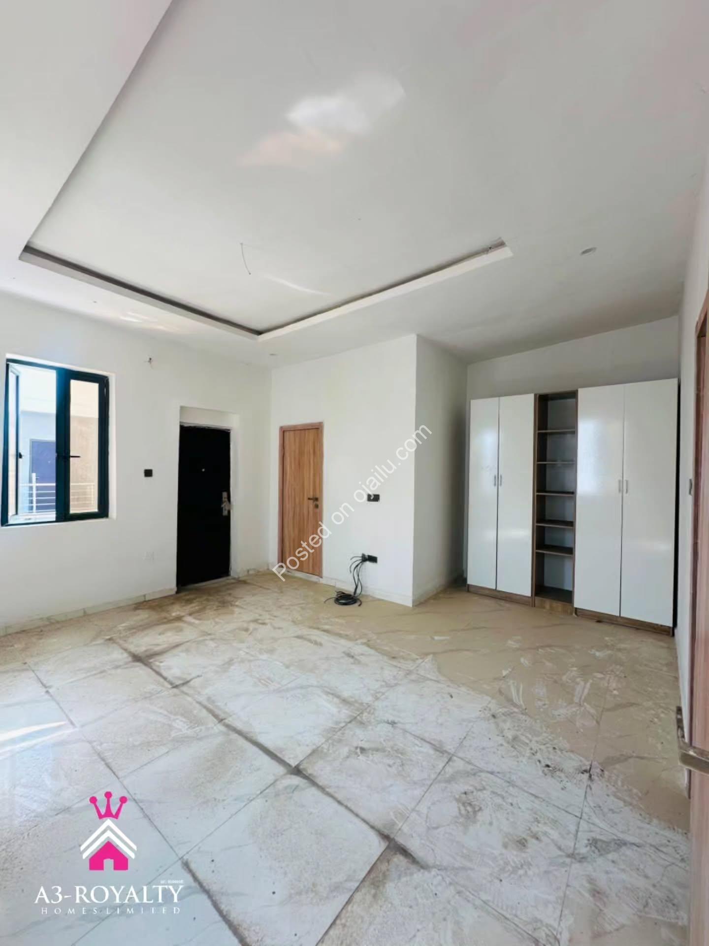 Turnkey Townhouse: 3BR Terrace + Ensuites, Lekki