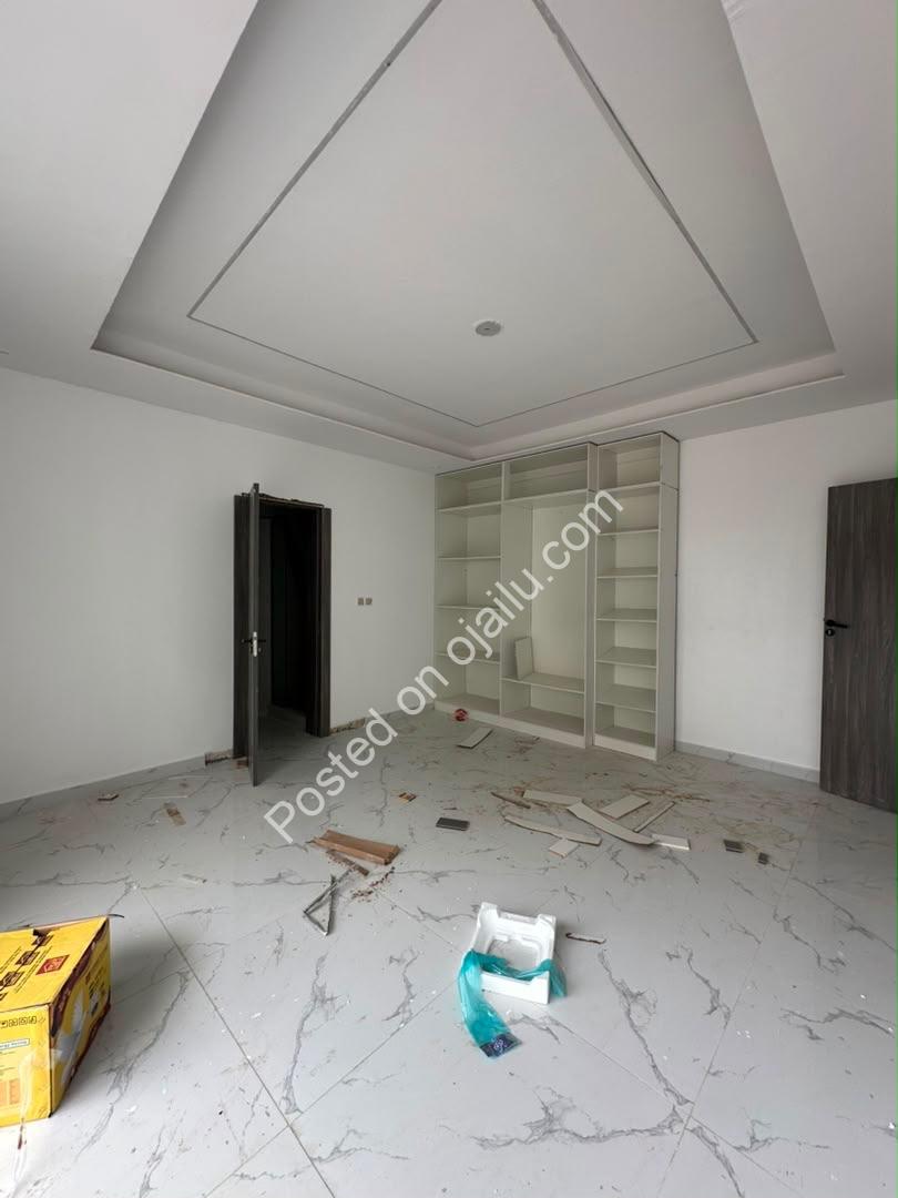 Modern 2BR Lekki Phase 1 – Invest & Earn Now