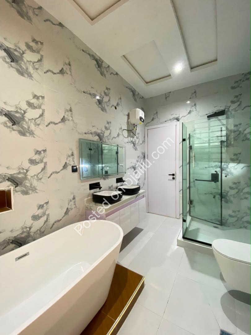 5-Bed Ensuite Duplex: Pool & Smart Features Await