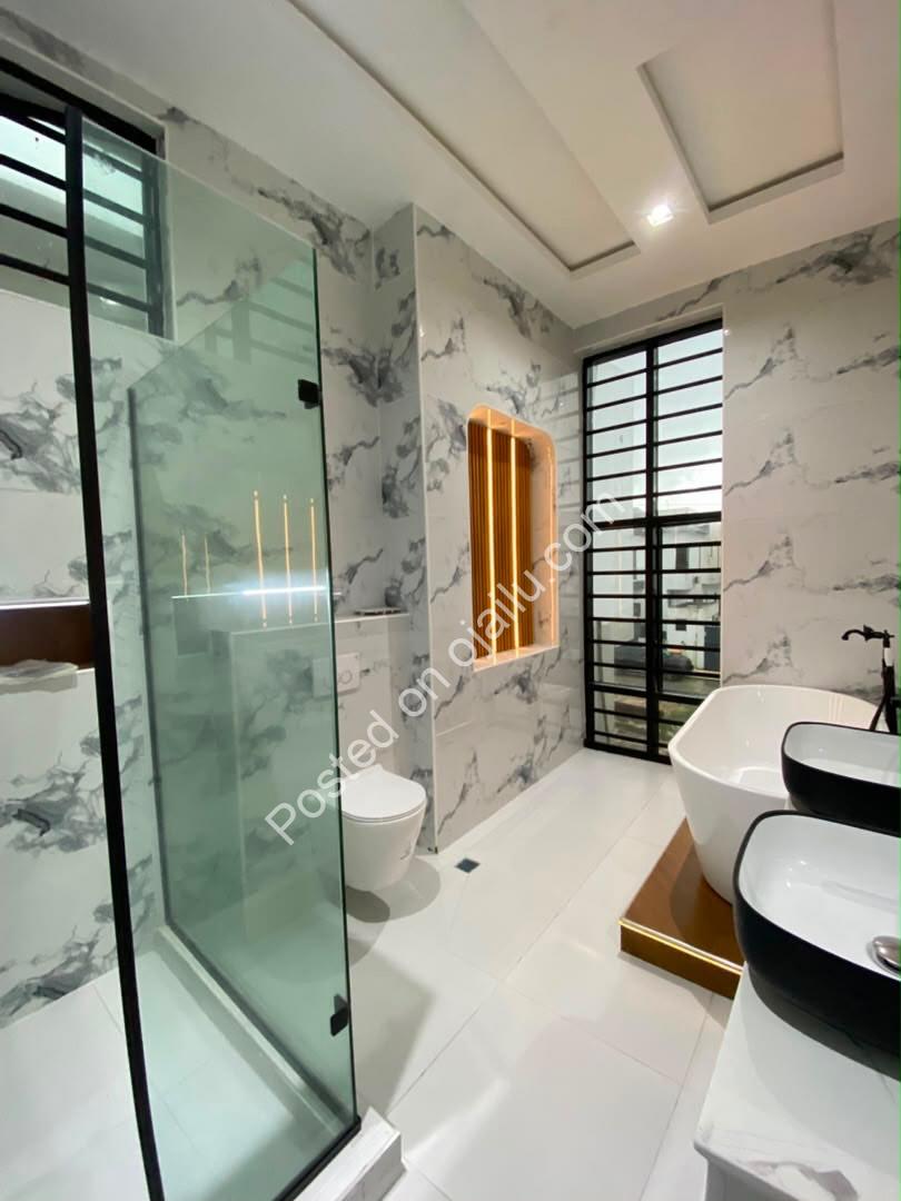 5-Bed Ensuite Duplex: Pool & Smart Features Await