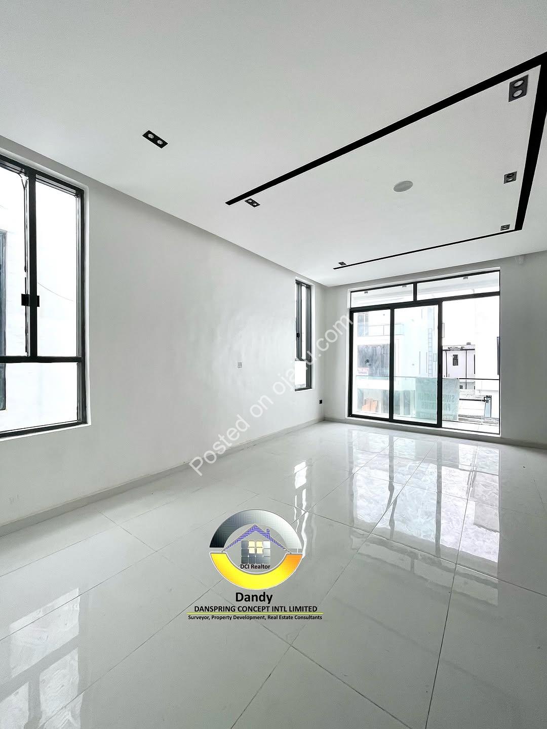 4-Bed Ensuite Duplex: Where Tech Meets Timeless Elegance