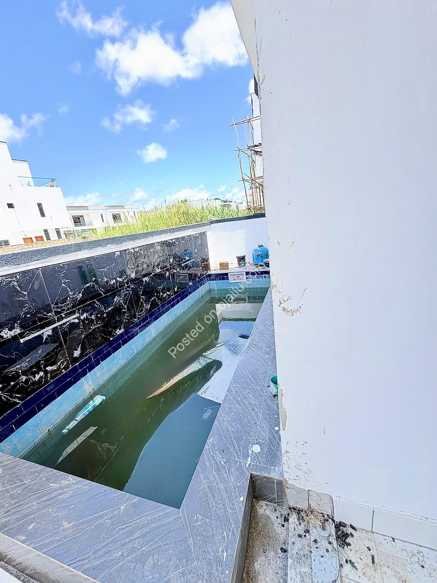 5-Bed Ensuite Paradise with Pool in Ajah