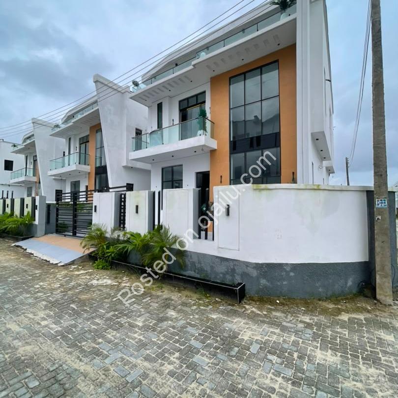 Ajah Dream Home: 5-Bed Duplex with Pool & CofO
