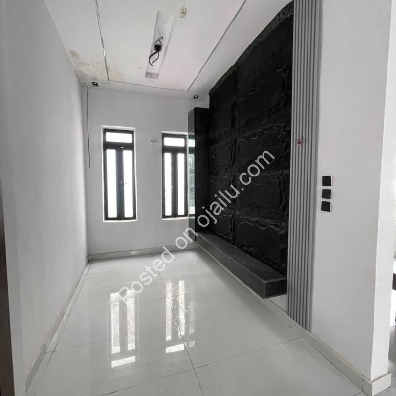 Ajah Dream Home: 5-Bed Duplex with Pool & CofO