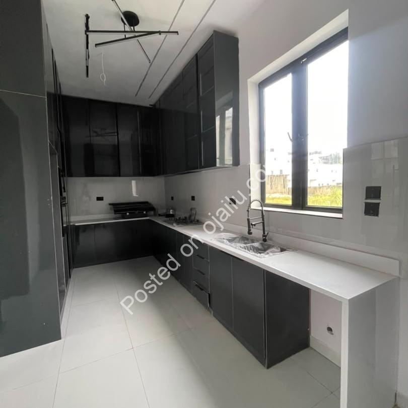 Ajah Dream Home: 5-Bed Duplex with Pool & CofO