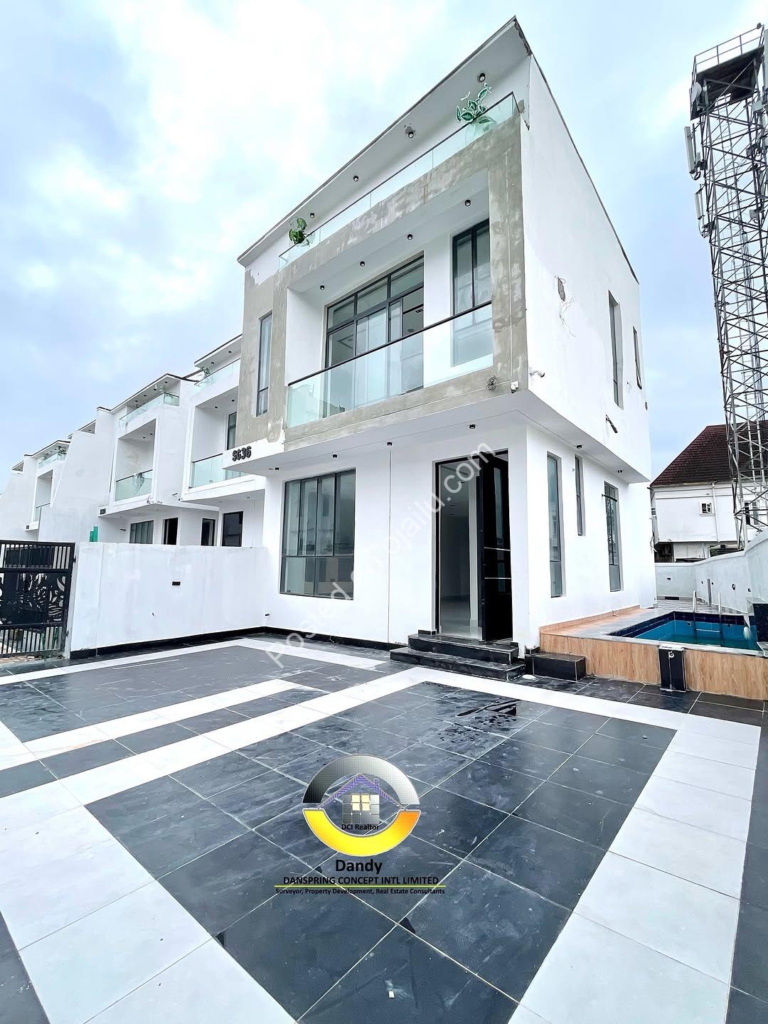 Dive into Serenity: 4-Bed Duplex with Pool