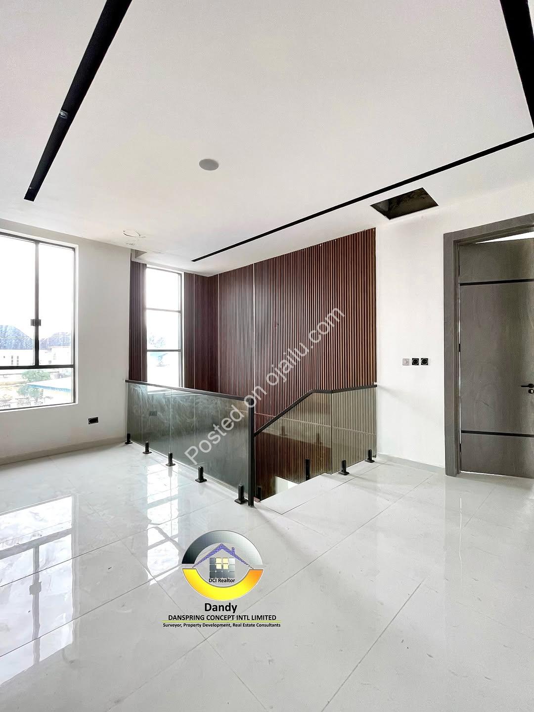 Dive into Serenity: 4-Bed Duplex with Pool