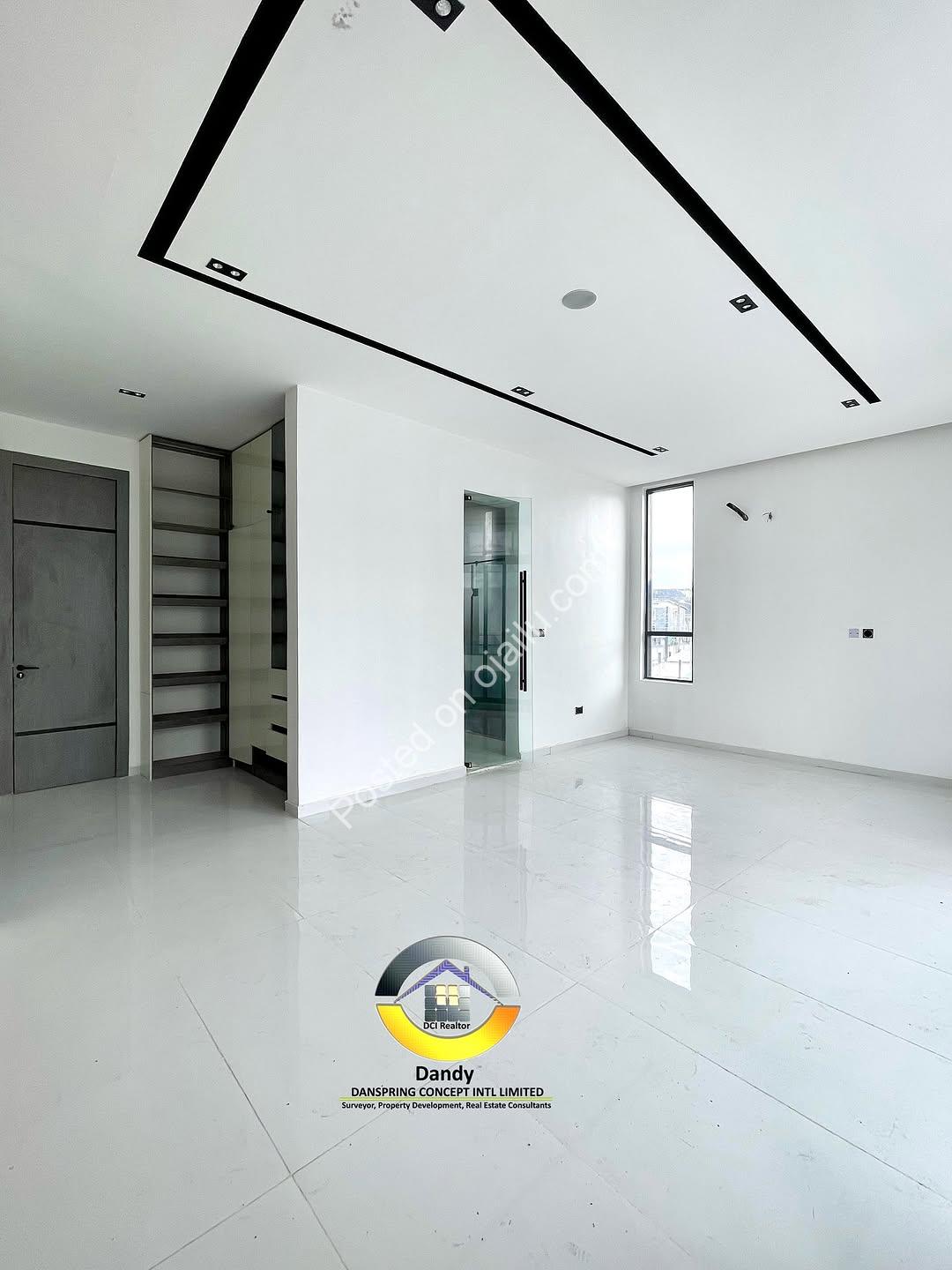 Dive into Serenity: 4-Bed Duplex with Pool
