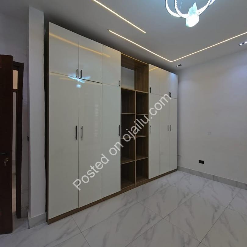 Sophisticated 4-Bed Terrace Duplex in Chevron