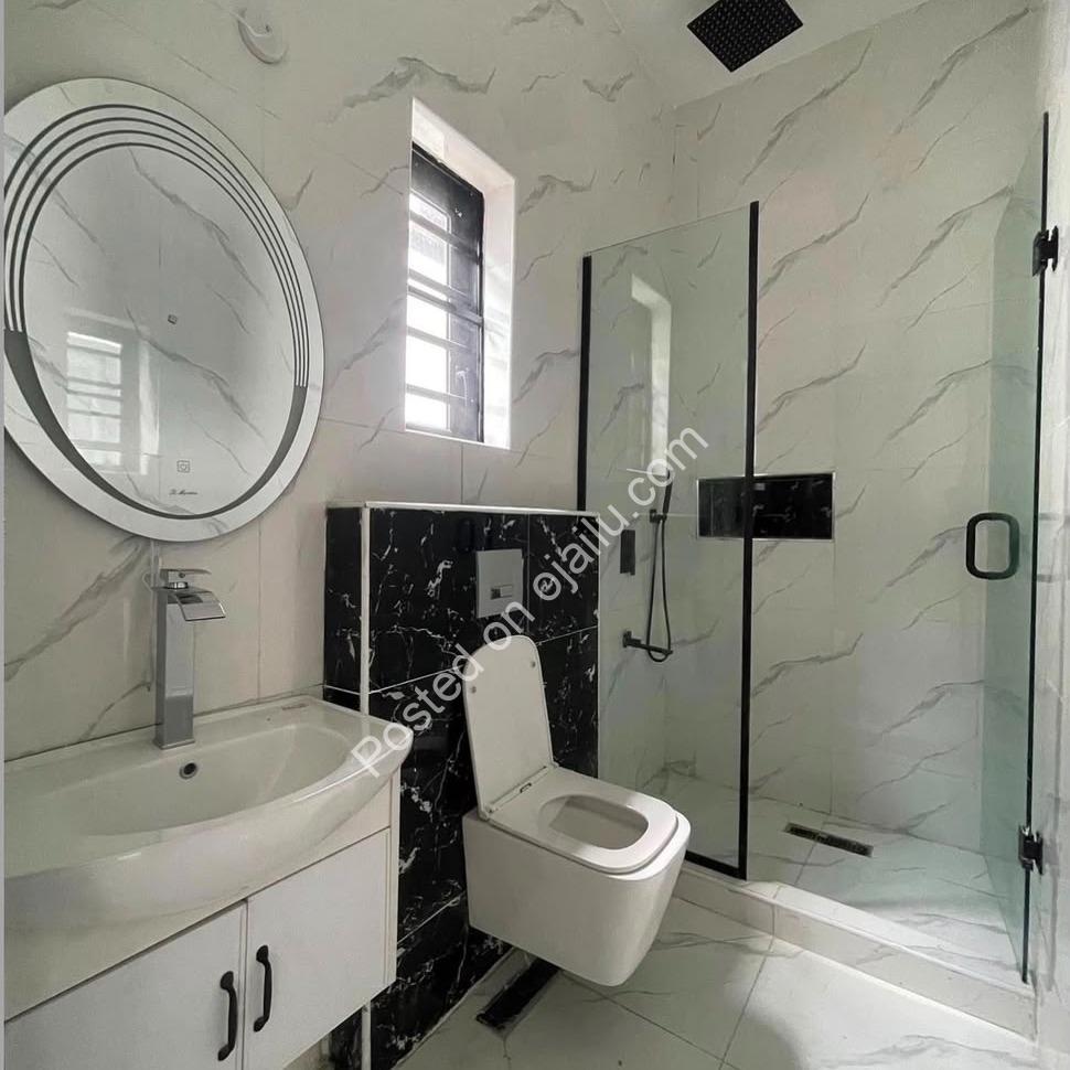 Chevron Lagos: 6-Bed Dream Home with Pool & CofO
