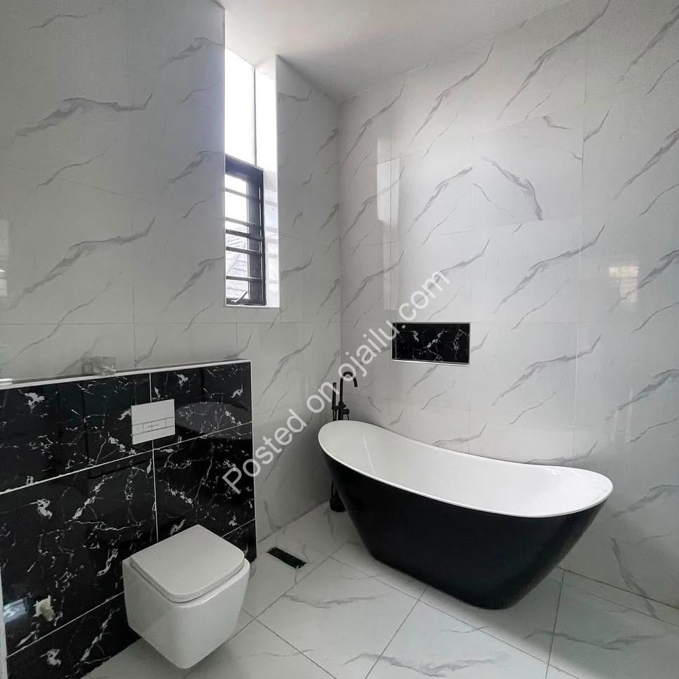 Chevron Lagos: 6-Bed Dream Home with Pool & CofO