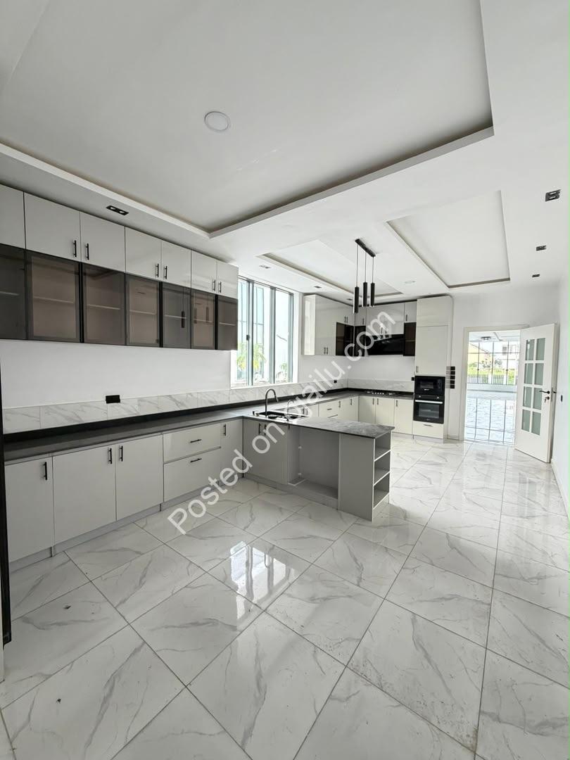 5-Bed Showstopper in Ajah: CofO Ready