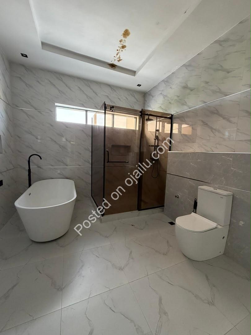5-Bed Showstopper in Ajah: CofO Ready