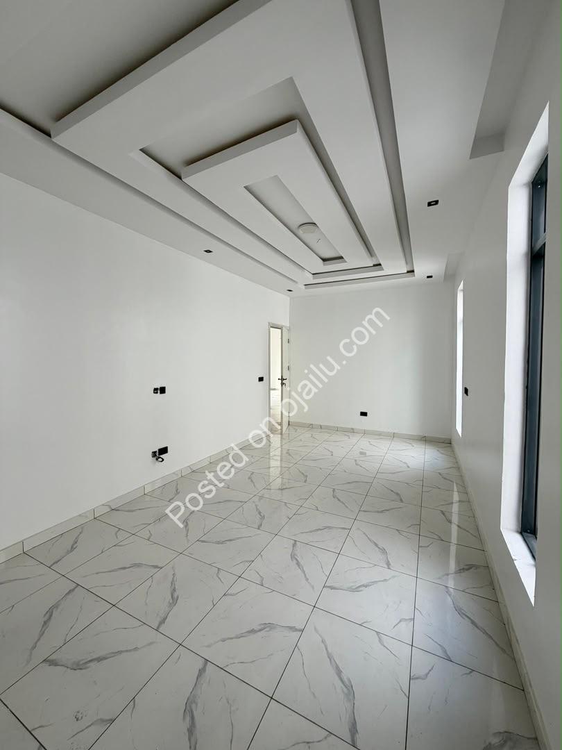 5-Bed Showstopper in Ajah: CofO Ready