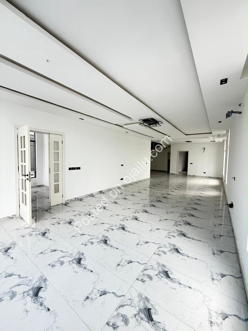 5-Bed Showstopper in Ajah: CofO Ready
