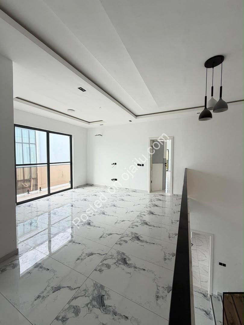 5-Bed Showstopper in Ajah: CofO Ready