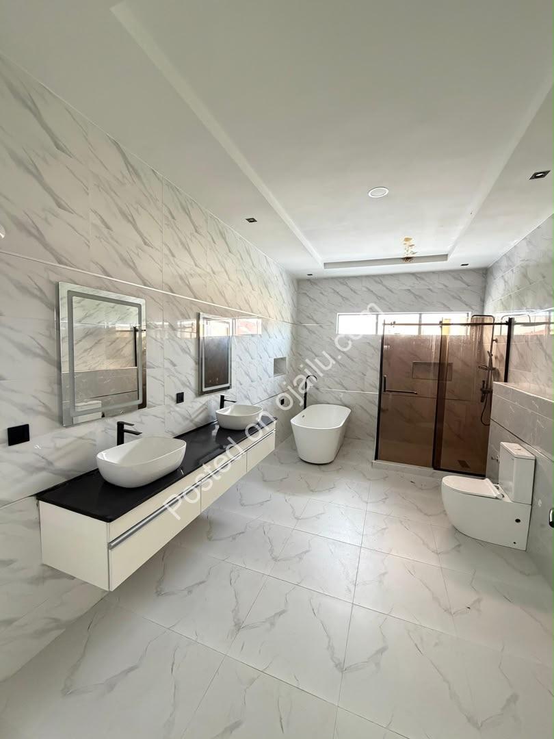 5-Bed Showstopper in Ajah: CofO Ready