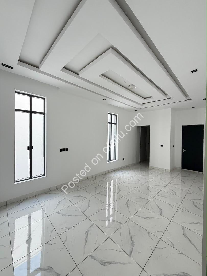 5-Bed Showstopper in Ajah: CofO Ready