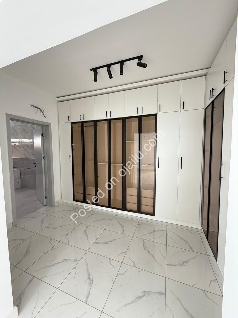 5-Bed Showstopper in Ajah: CofO Ready