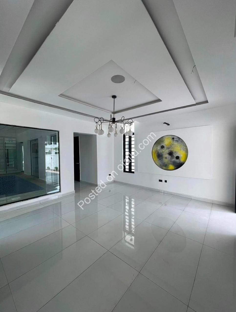 Chevron Lekki 6-Bed: Dream Home Awaits