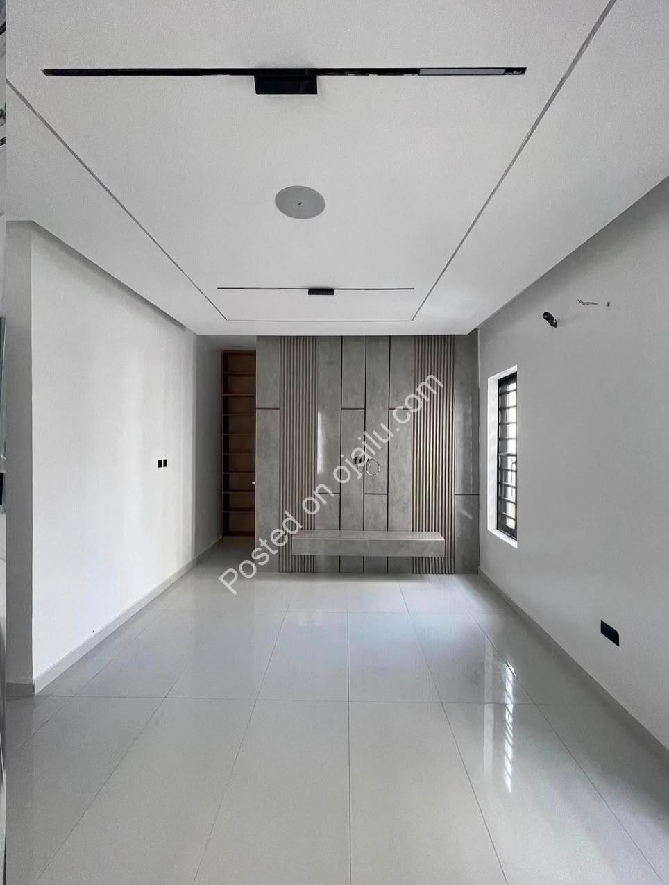 Chevron Lekki 6-Bed: Dream Home Awaits
