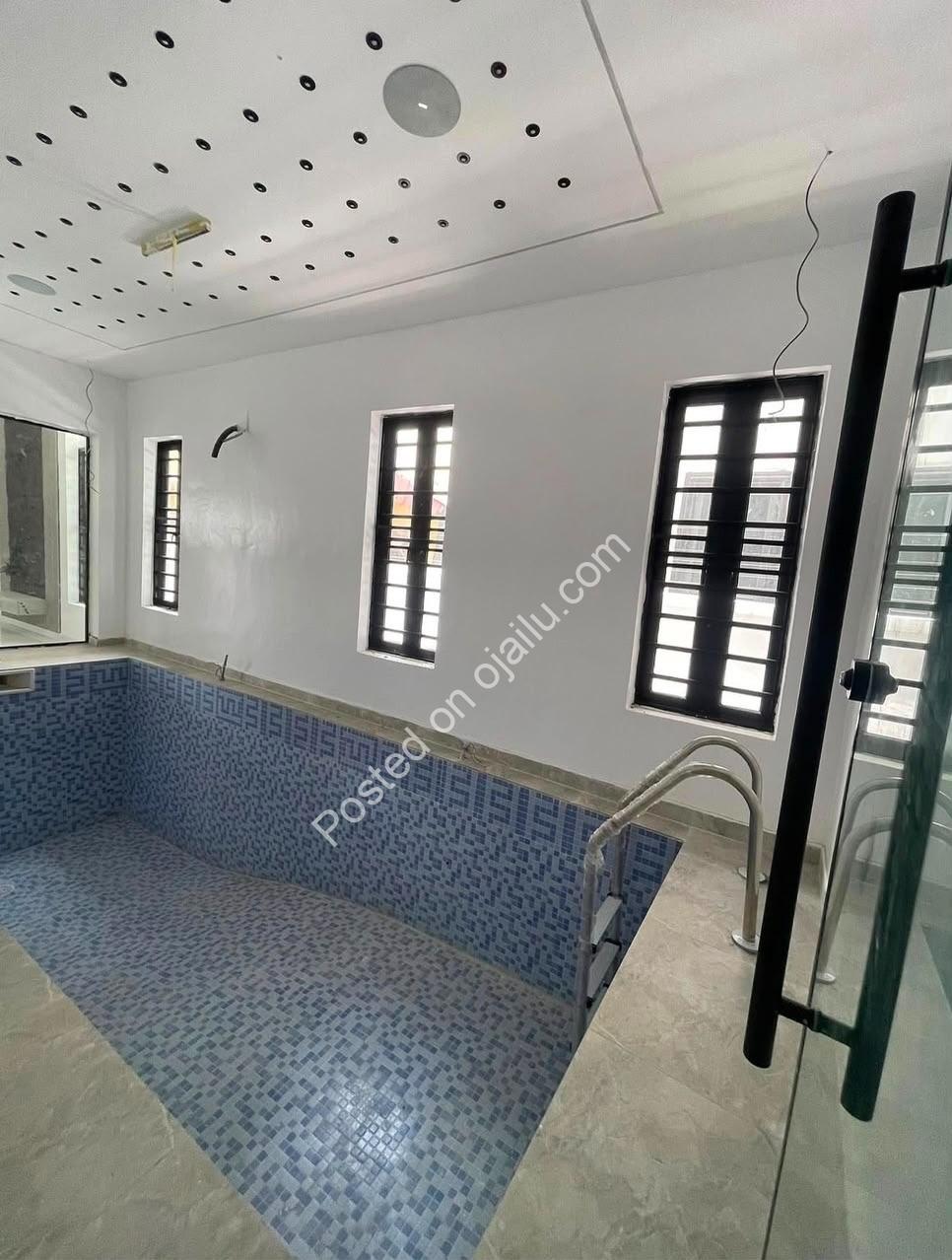 Chevron Lekki 6-Bed: Dream Home Awaits