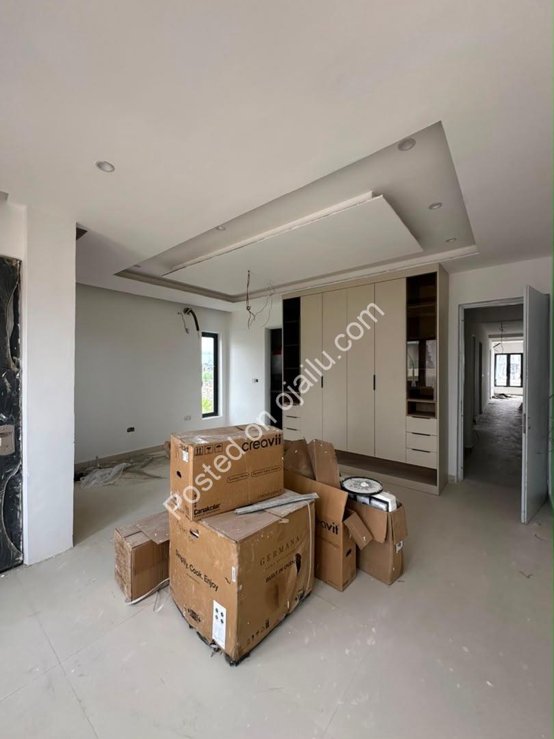 5-Bed Lekki Duplex w/ Pool & BQ – N550M